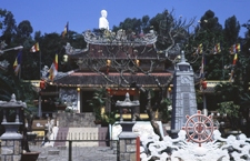 Nha Thrang - pagoda Long Son